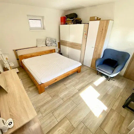 1 Izbovy V Rodinnom Dome